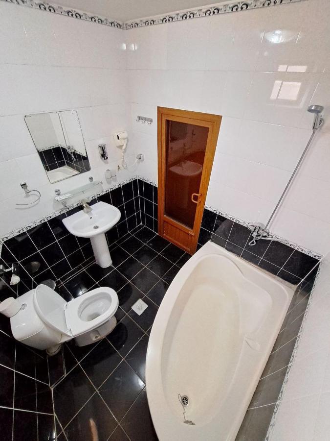בוקורו Samandar Hotel מראה חיצוני תמונה