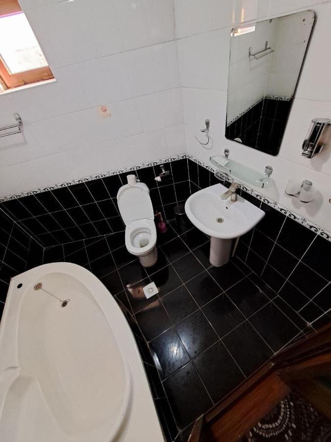 בוקורו Samandar Hotel מראה חיצוני תמונה
