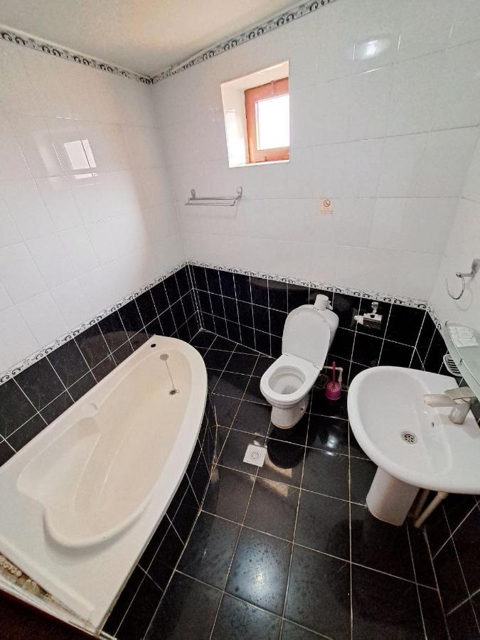 בוקורו Samandar Hotel מראה חיצוני תמונה